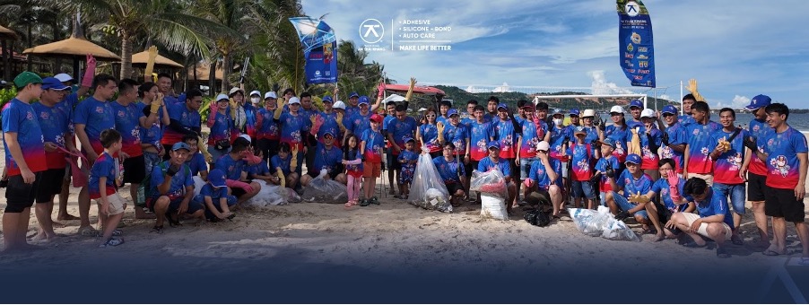 Tập thể nhân viên An Thái Khang chụp ảnh sau chương trình nhặt rác biển, lan tỏa thông điệp sống xanh