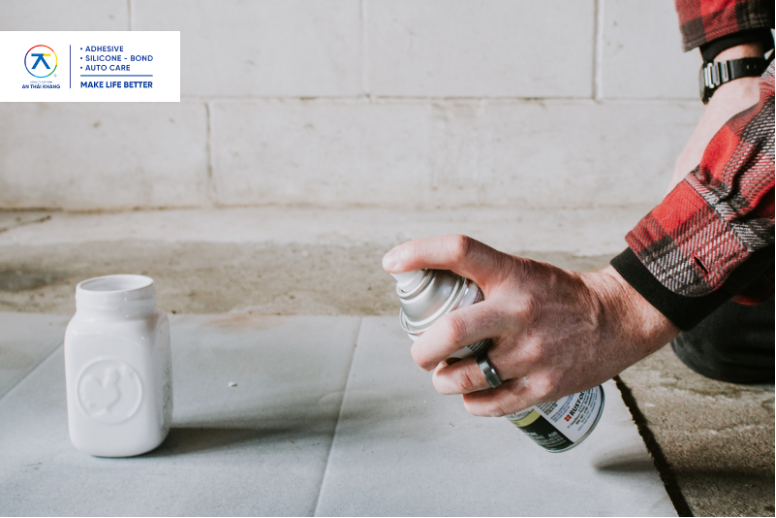 Kiểm tra và phun sơn xịt Mira lên bề mặt sau khi đã chuẩn bị nền sơn